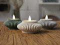 Minimalistiske fyrfadsstager i tre farver