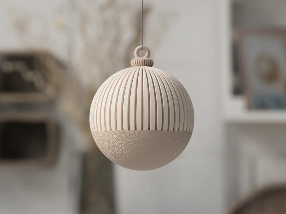 Beige Japandi julekugle med ribbet overflade