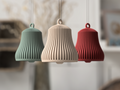 Japandi juleklokke i beige keramisk udtryk