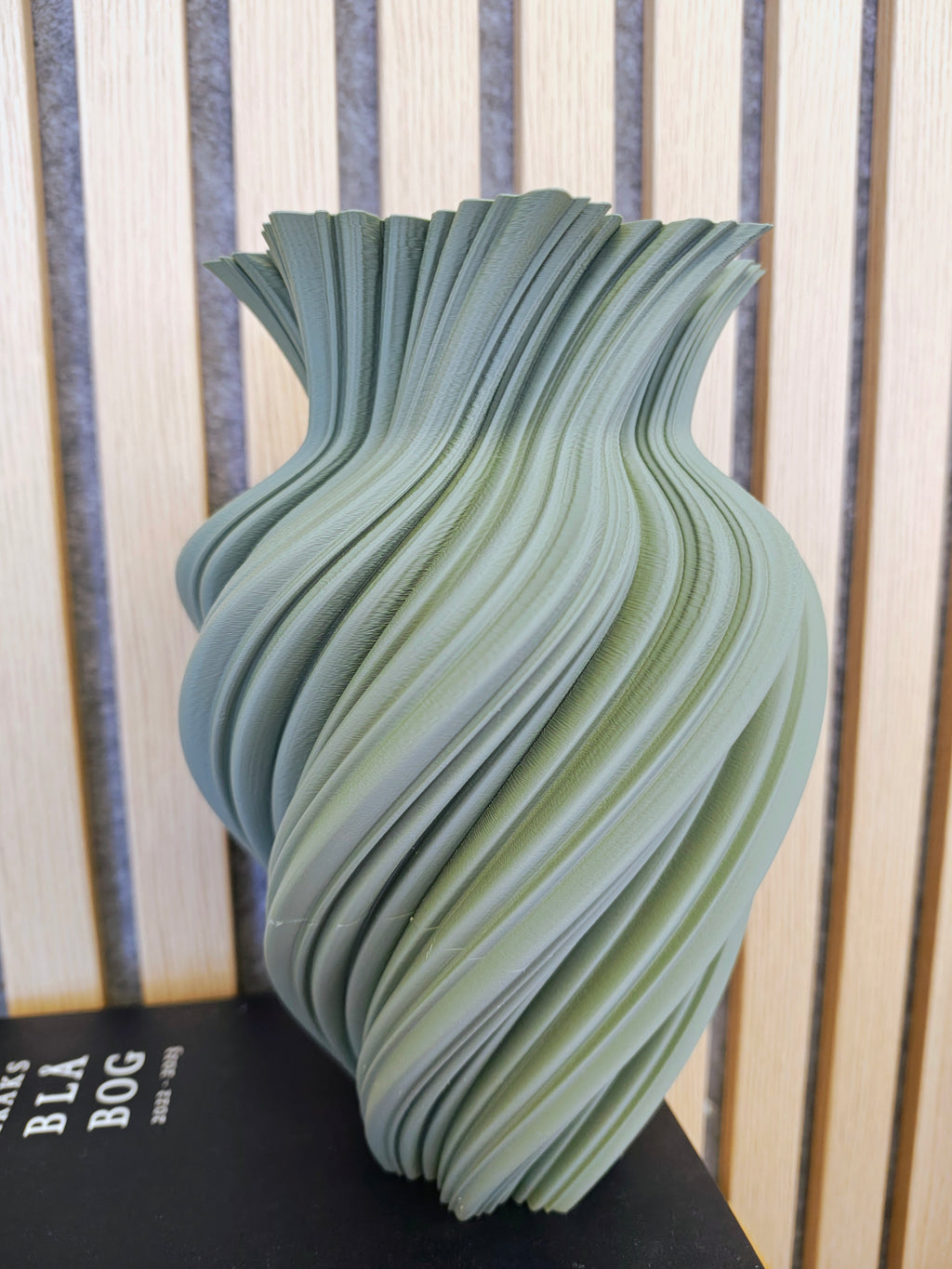 Muted green Waves-vase stor størrelse